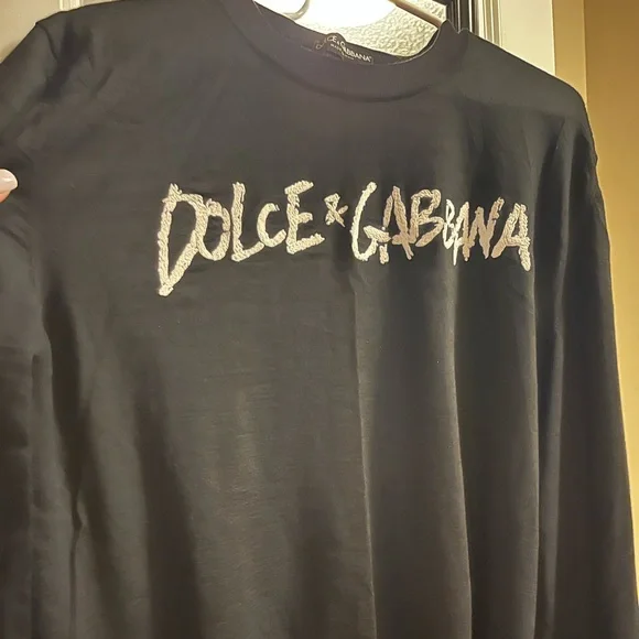 Men’s Dolce & Gabbana sweater, like new, no flaws. Fits like 2XL, light knit.